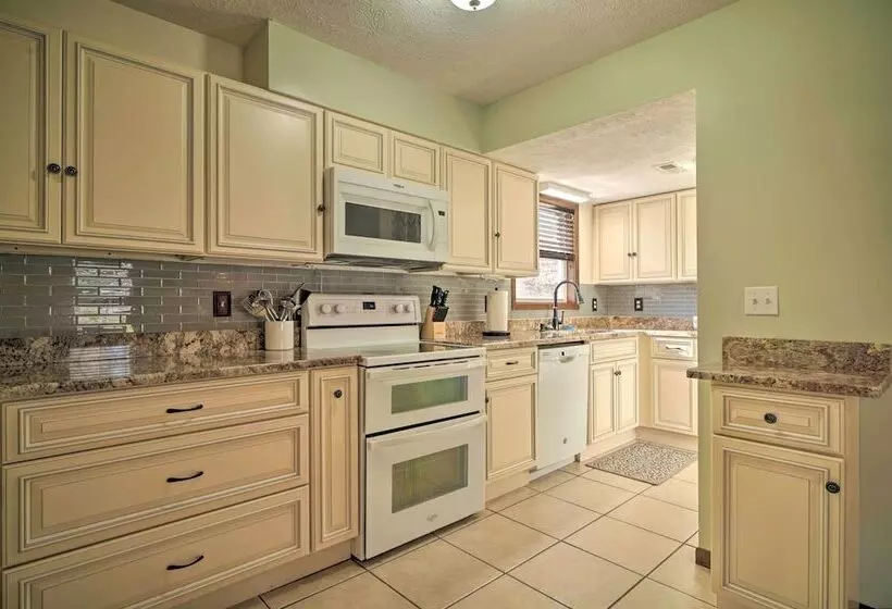 Caryville Home W/ Dock, Steps To Norris Lake!