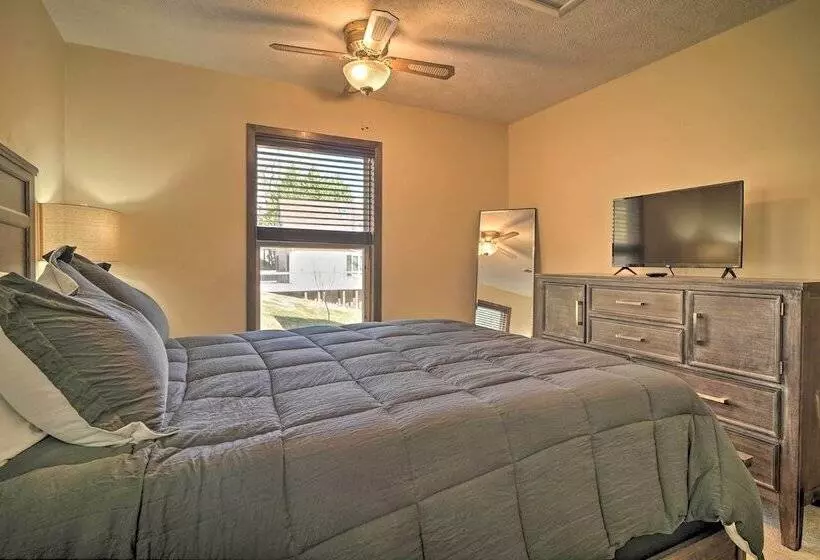 Caryville Home W/ Dock, Steps To Norris Lake!