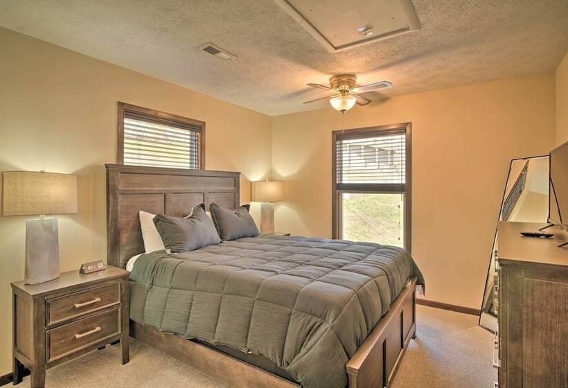 Caryville Home W/ Dock, Steps To Norris Lake!