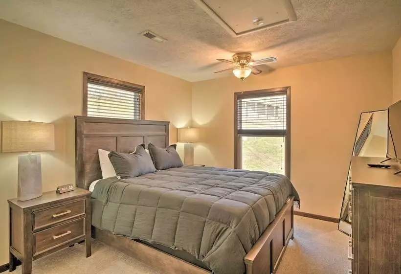 Caryville Home W/ Dock, Steps To Norris Lake!