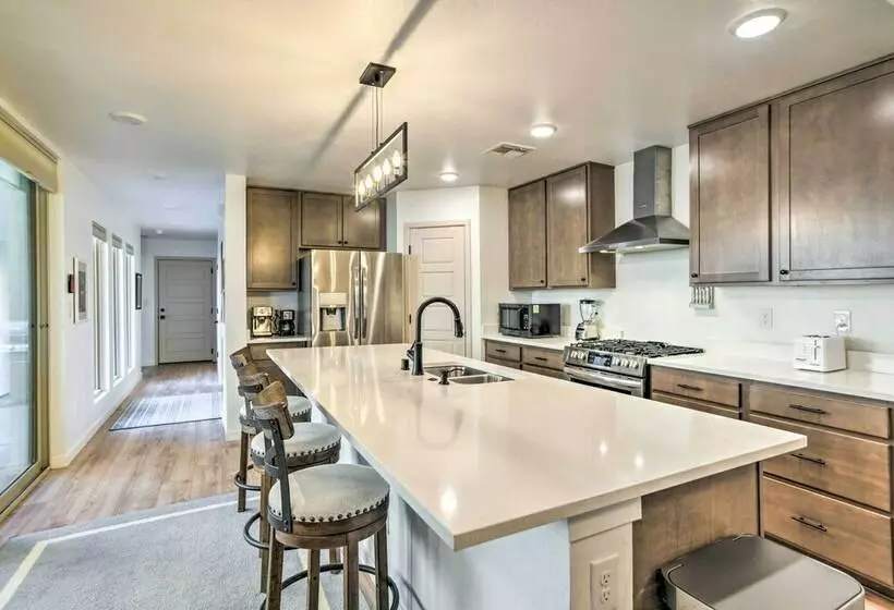 Casa Desert Rose Home W/ Mtnviews & Hot Tub