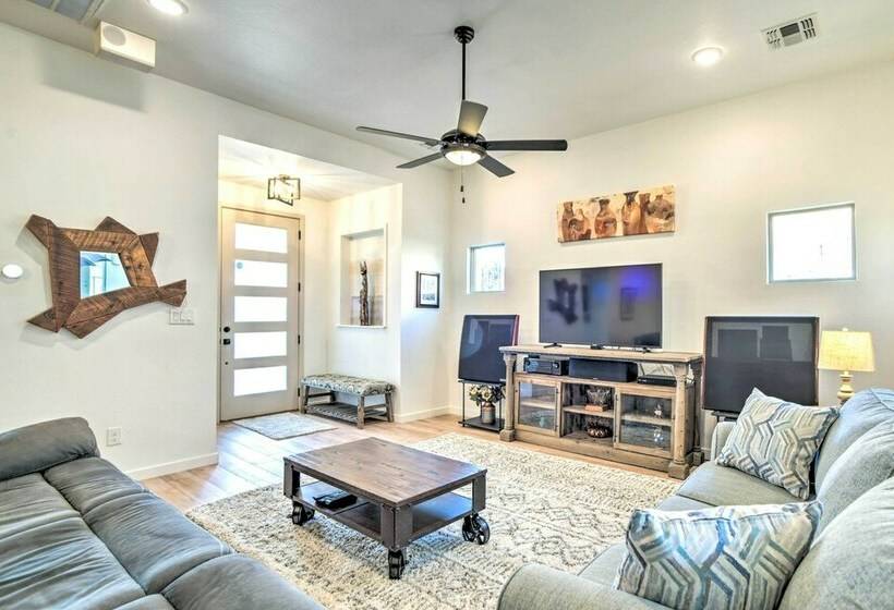 Casa Desert Rose  Home W/ Mtnviews & Hot Tub
