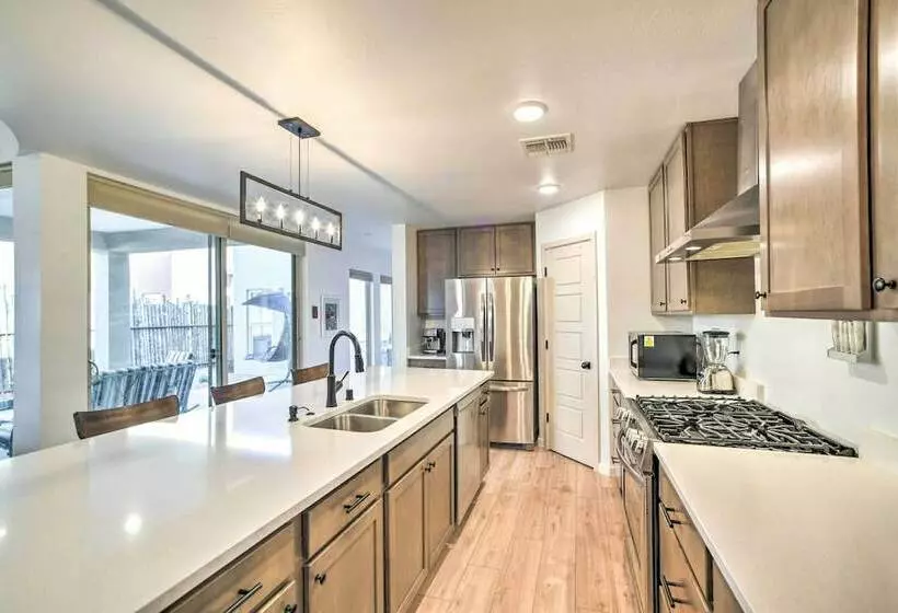 Casa Desert Rose Home W/ Mtnviews & Hot Tub