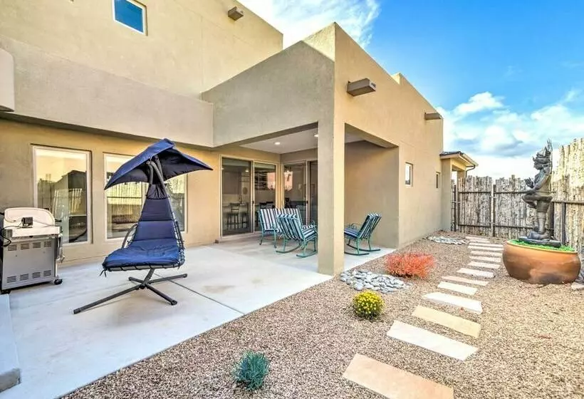 Casa Desert Rose Home W/ Mtnviews & Hot Tub