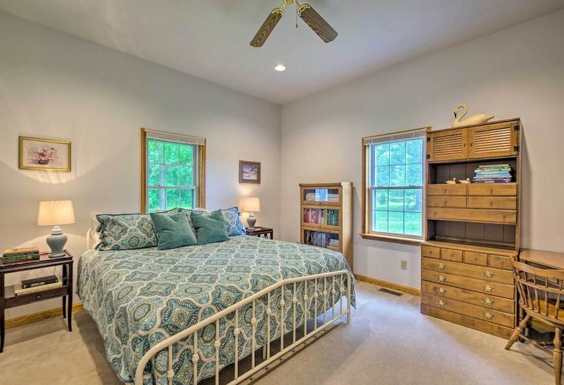 Charming Boydton Retreat ~ 5 Mi To Kerr Lake!