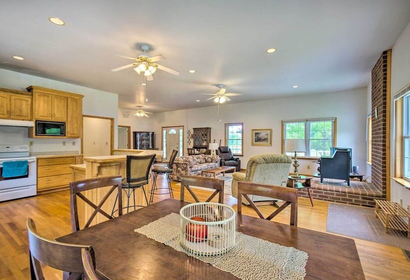 Charming Boydton Retreat ~ 5 Mi To Kerr Lake!