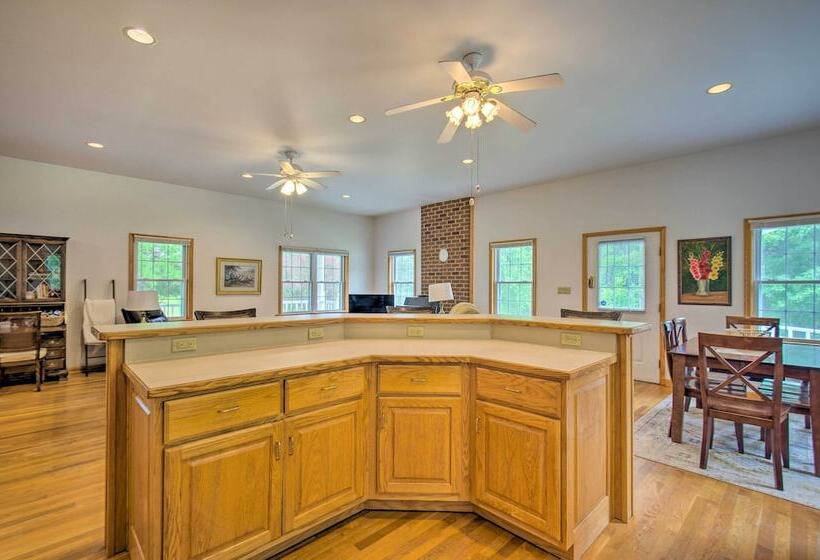 Charming Boydton Retreat ~ 5 Mi To Kerr Lake!