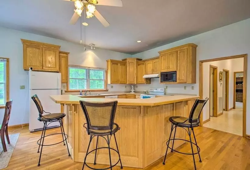 Charming Boydton Retreat ~ 5 Mi To Kerr Lake!