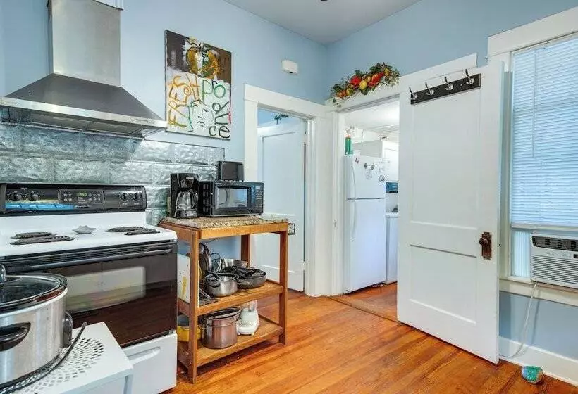 Charming Canyon Lake Cottage W/ Pool & Bbq Pit!