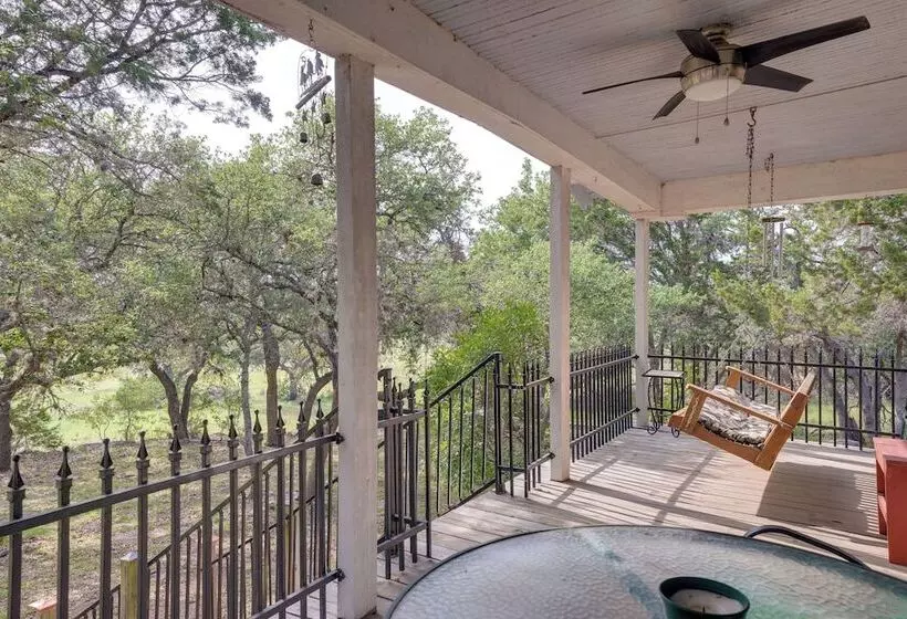 Charming Canyon Lake Cottage W/ Pool & Bbq Pit!