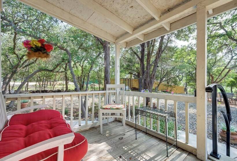 Charming Canyon Lake Cottage W/ Pool & Bbq Pit!