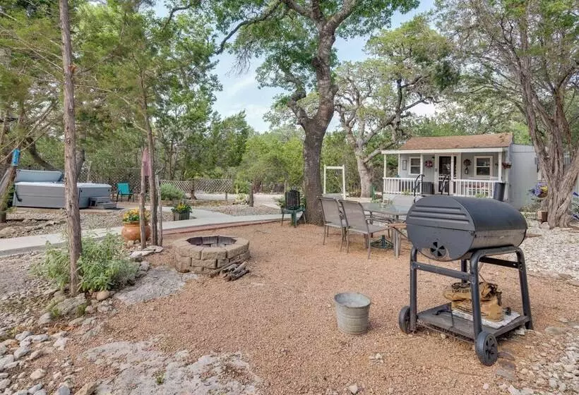Charming Canyon Lake Cottage W/ Pool & Bbq Pit!