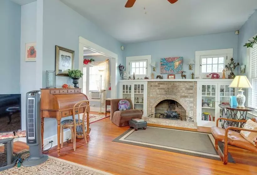 Charming Canyon Lake Cottage W/ Pool & Bbq Pit!