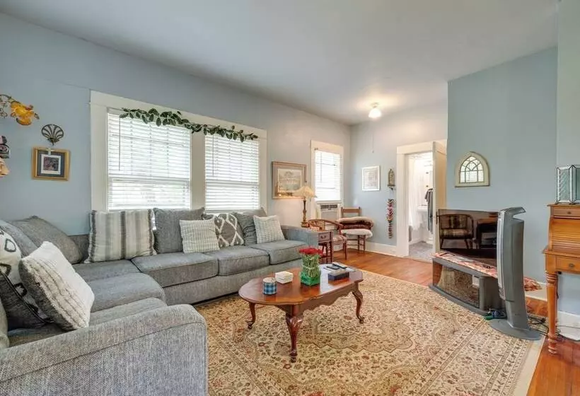 Charming Canyon Lake Cottage W/ Pool & Bbq Pit!