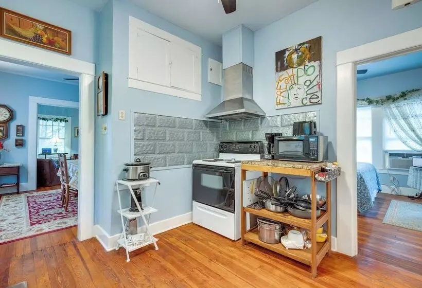 Charming Canyon Lake Cottage W/ Pool & Bbq Pit!