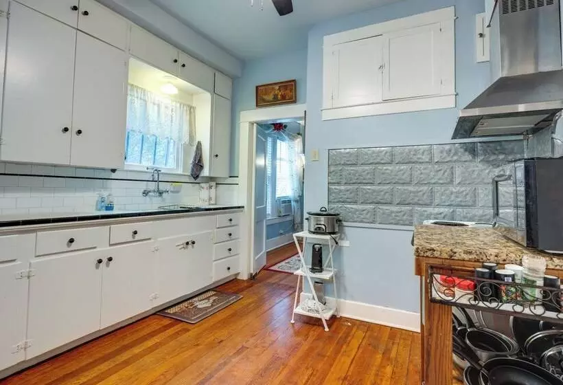 Charming Canyon Lake Cottage W/ Pool & Bbq Pit!