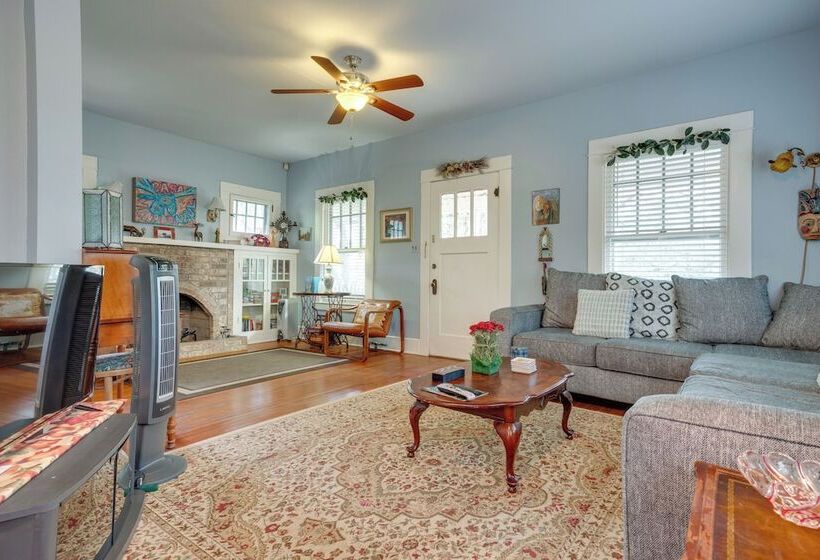 Charming Canyon Lake Cottage W/ Pool & Bbq Pit!