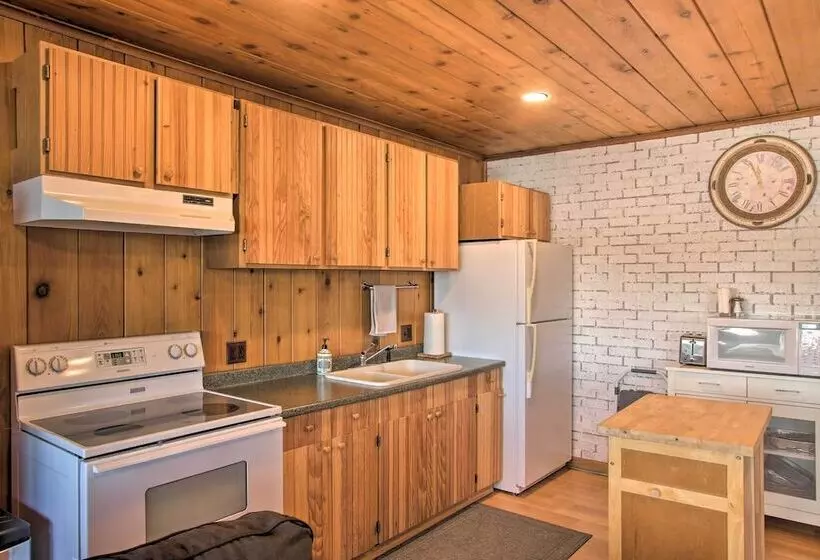 Charming Lakefront Cabin W/ Deck & Fire Pit!