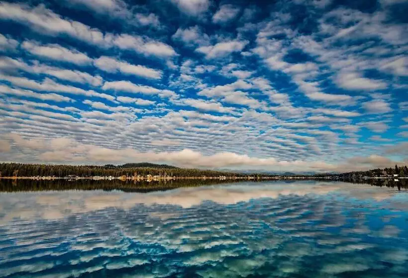 Charming Lakefront Cabin W/ Deck & Fire Pit!