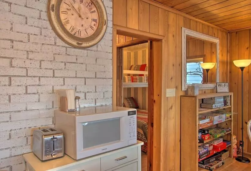 Charming Lakefront Cabin W/ Deck & Fire Pit!