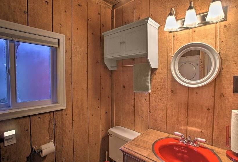 Charming Lakefront Cabin W/ Deck & Fire Pit!