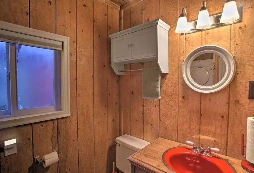 Charming Lakefront Cabin W/ Deck & Fire Pit!