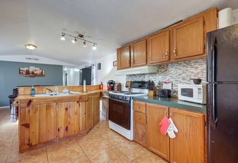 Charming Santa Rosa Home W/ Mountain Views & Porch