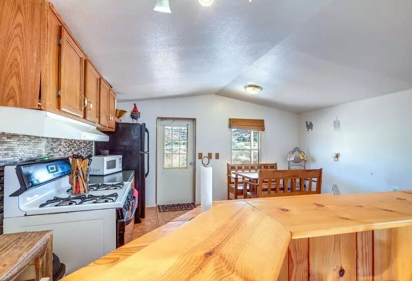 Charming Santa Rosa Home W/ Mountain Views & Porch