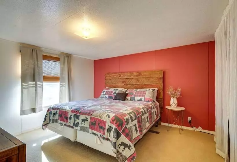 Charming Santa Rosa Home W/ Mountain Views & Porch