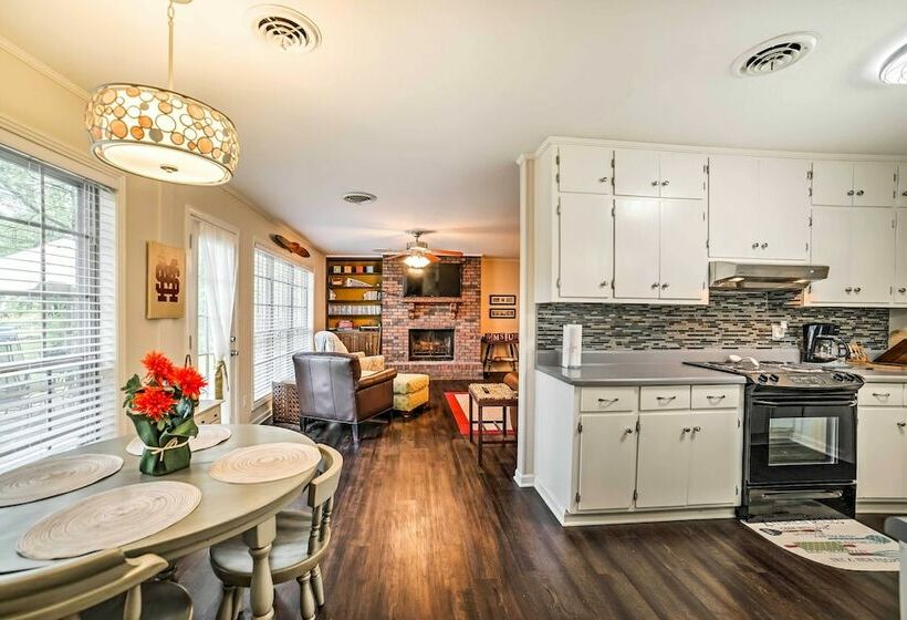 Charming Starkville House W/ Yard 2 Mi To Msu!