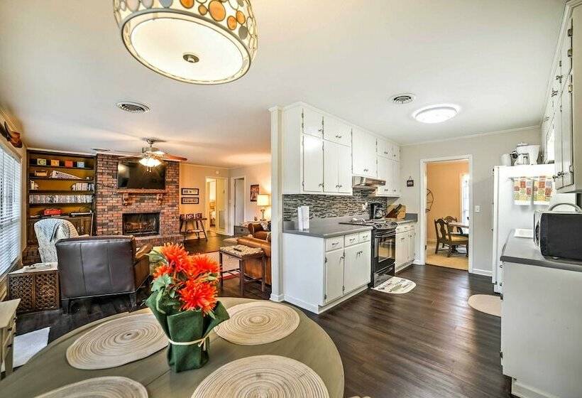 Charming Starkville House W/ Yard 2 Mi To Msu!