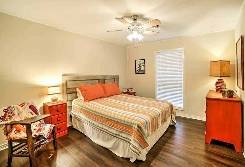 Charming Starkville House W/ Yard 2 Mi To Msu!