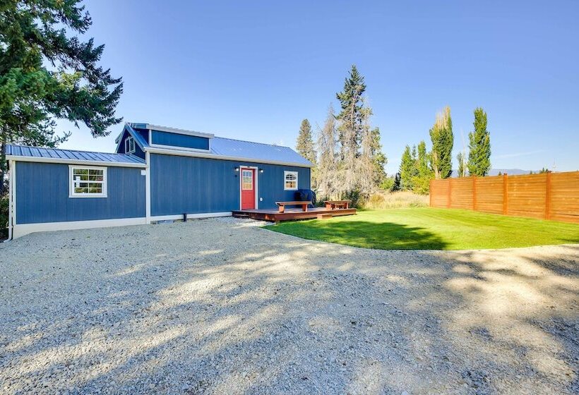 Contemporary Cabin W/ Mountain Views & Deck