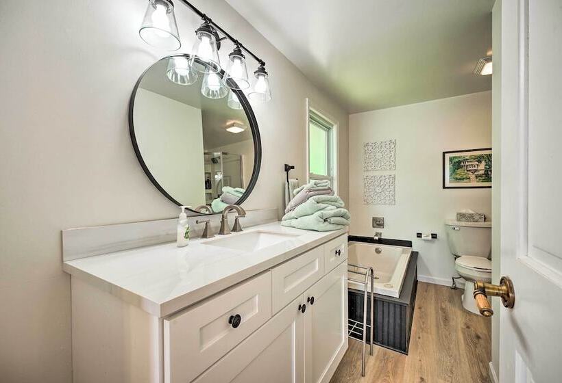 Corey Lake Home, 7 Mi To Swiss Valley Ski Resort!