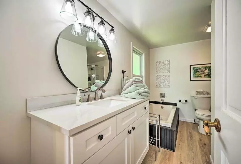 Corey Lake Home, 7 Mi To Swiss Valley Ski Resort!