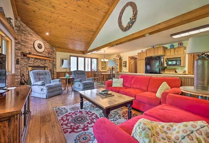 Corey Lake Home, 7 Mi To Swiss Valley Ski Resort!