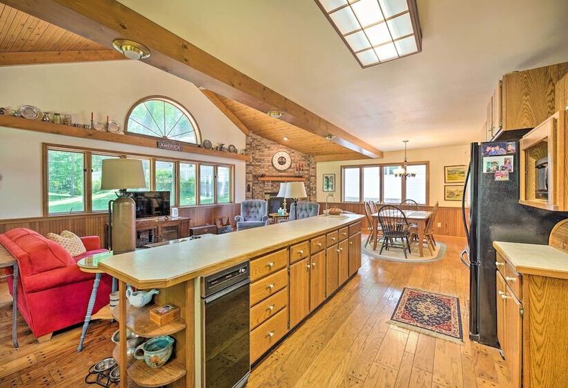 Corey Lake Home, 7 Mi To Swiss Valley Ski Resort!