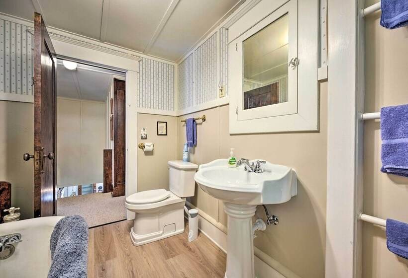 Corey Lake Home, 7 Mi To Swiss Valley Ski Resort!