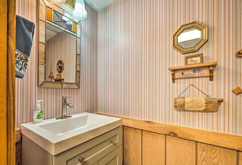 Corey Lake Home, 7 Mi To Swiss Valley Ski Resort!