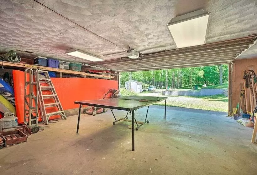 Corey Lake Home, 7 Mi To Swiss Valley Ski Resort!