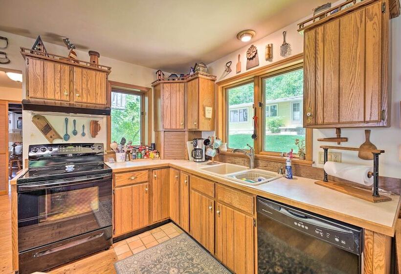 Corey Lake Home, 7 Mi To Swiss Valley Ski Resort!