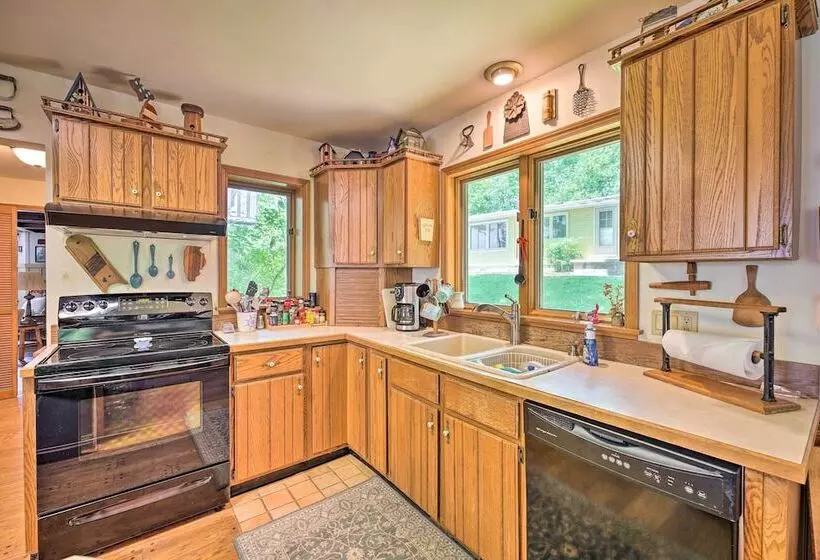 Corey Lake Home, 7 Mi To Swiss Valley Ski Resort!