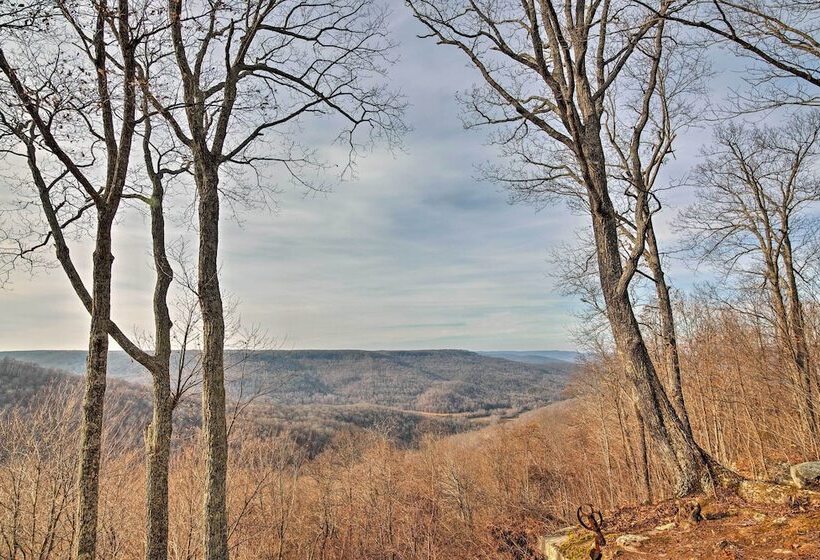 Cozy Cumberland Mountain Cabin W/ Stunning Views!