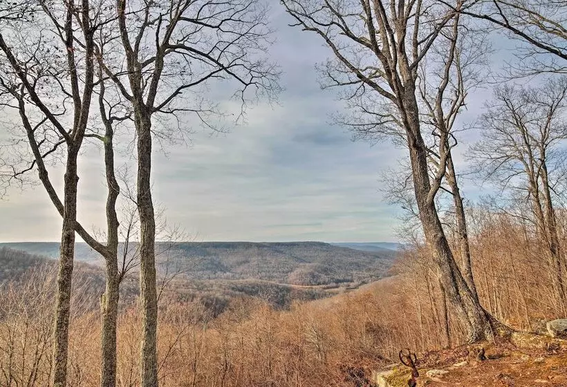 Cozy Cumberland Mountain Cabin W/ Stunning Views!