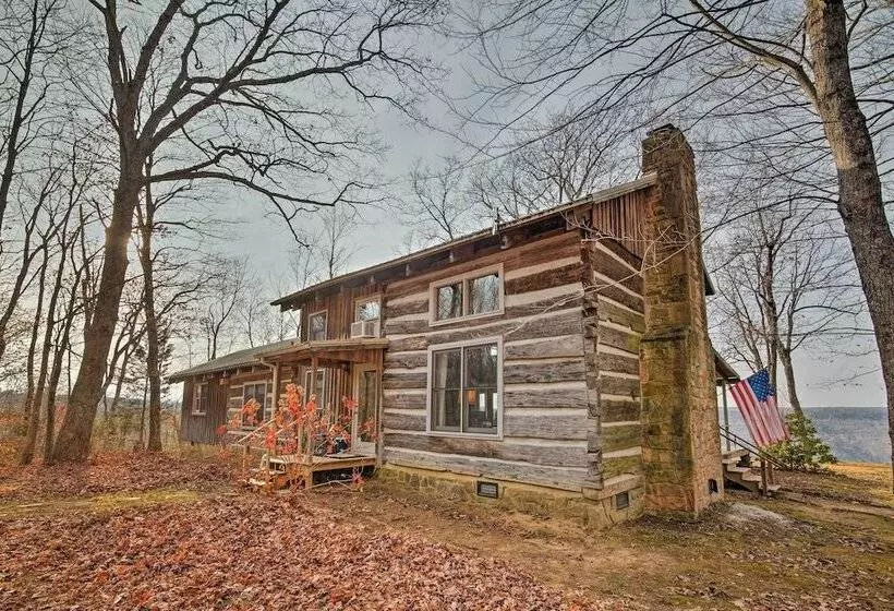 Cozy Cumberland Mountain Cabin W/ Stunning Views!