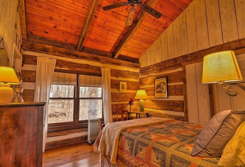 Cozy Cumberland Mountain Cabin W/ Stunning Views!