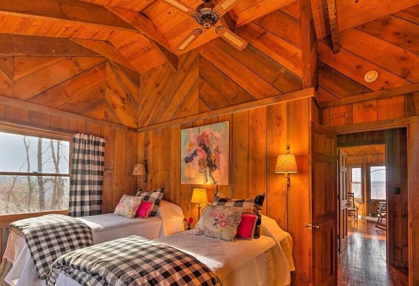 Cozy Cumberland Mountain Cabin W/ Stunning Views!