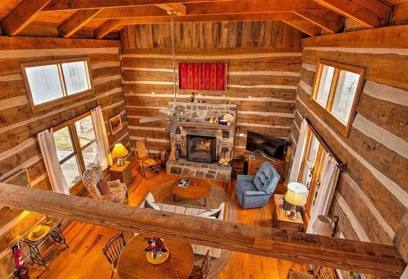 Cozy Cumberland Mountain Cabin W/ Stunning Views!