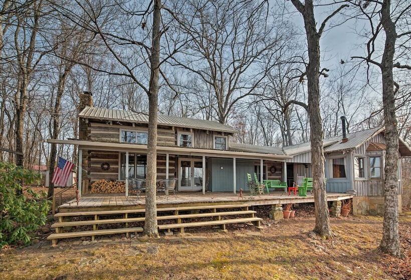 Cozy Cumberland Mountain Cabin W/ Stunning Views!