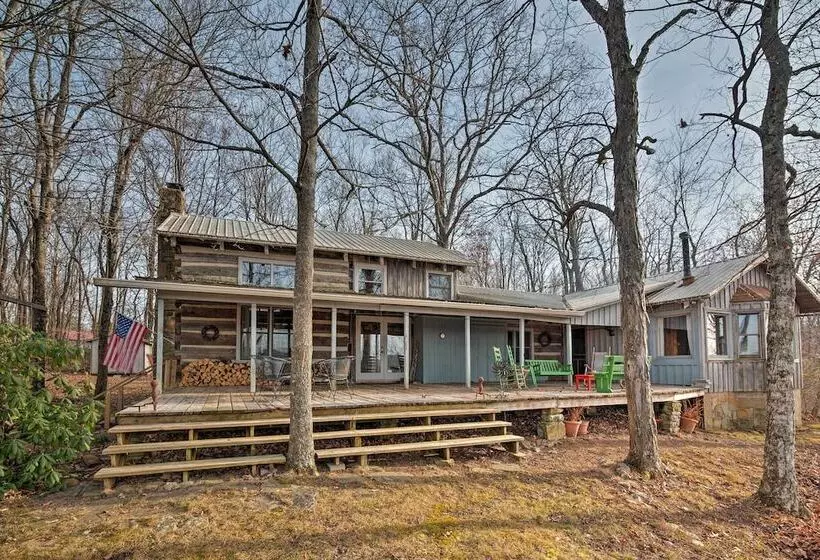 Cozy Cumberland Mountain Cabin W/ Stunning Views!